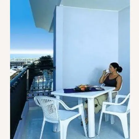 Cozy With Outdoor Pool-beahost דירה *