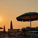 Апартаменти Cozy With Outdoor Pool-beahost