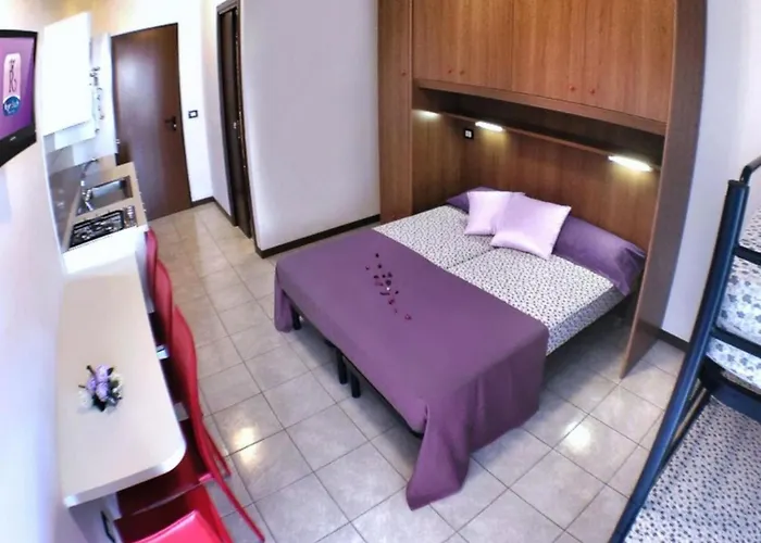 Cozy With Outdoor Pool-beahost Apartment